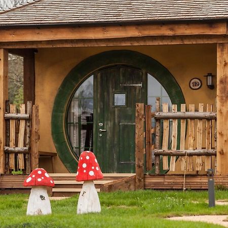 Alton Towers Resort Biddulph  Extérieur photo
