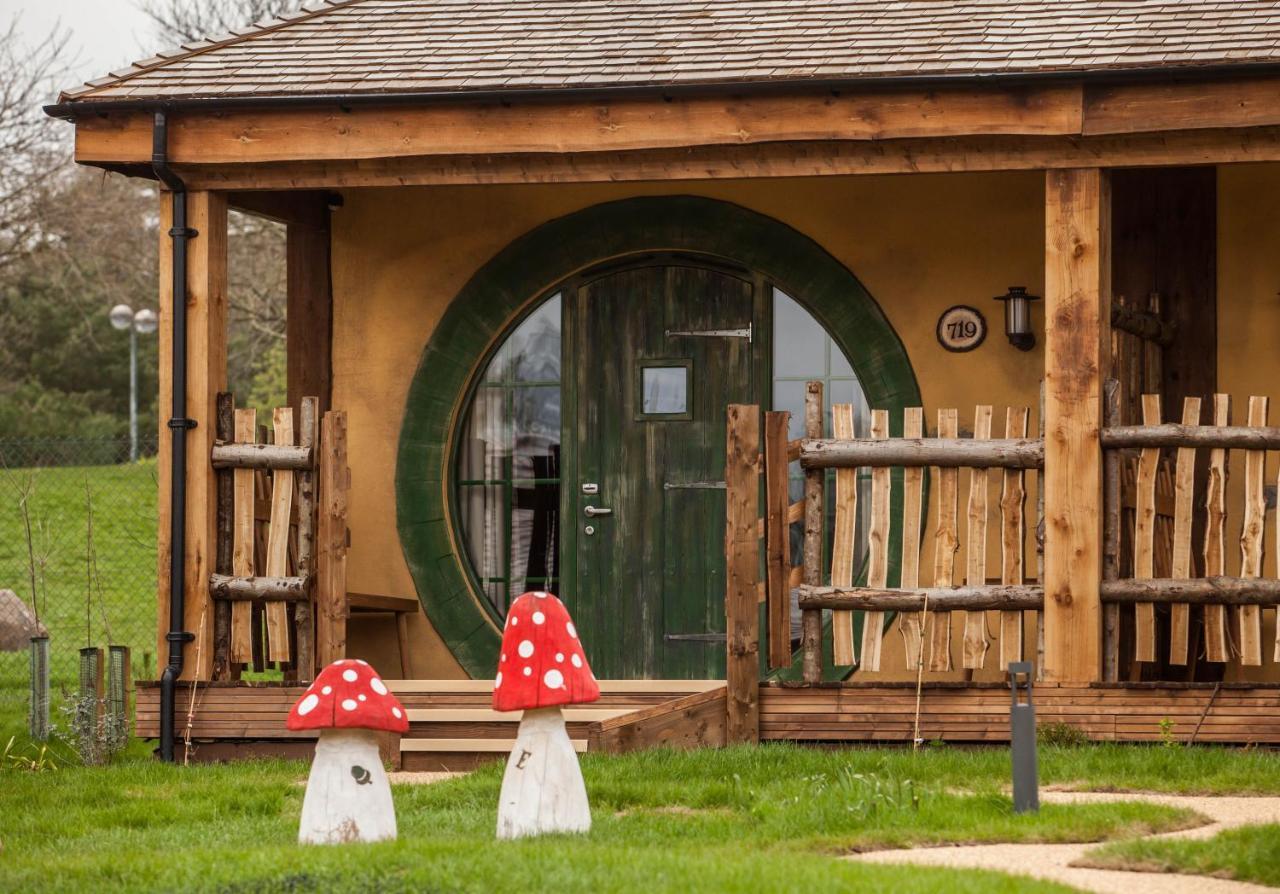 Alton Towers Resort Biddulph  Extérieur photo