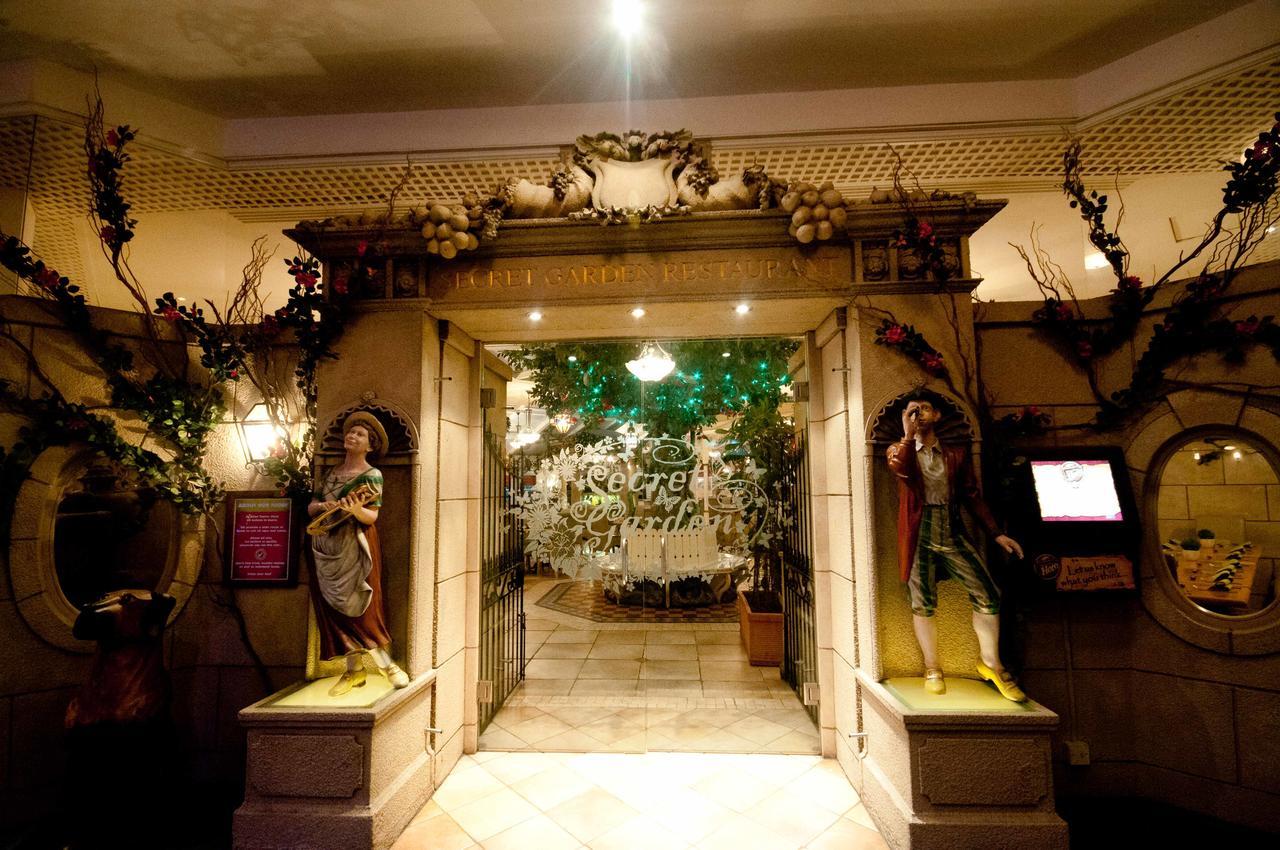 Alton Towers Resort Biddulph  Extérieur photo