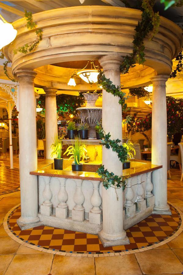 Alton Towers Resort Biddulph  Extérieur photo